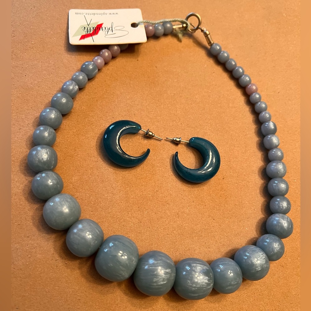 Splendette fakelite necklace and earrings set in pale blue
